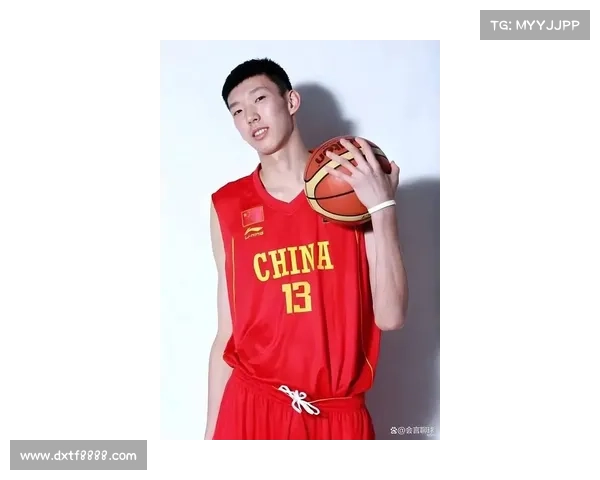 周琦正式加盟新疆男篮 重返故乡开启新征程